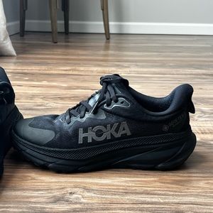 Women’s Hoka Challenger ATR 7 size: 8.5